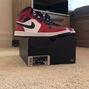 Air Jordan 1 mid Chicago black toe